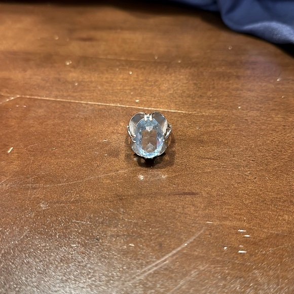 Beautiful women’s blue toned stone in plated white gold - Picture 1 of 3